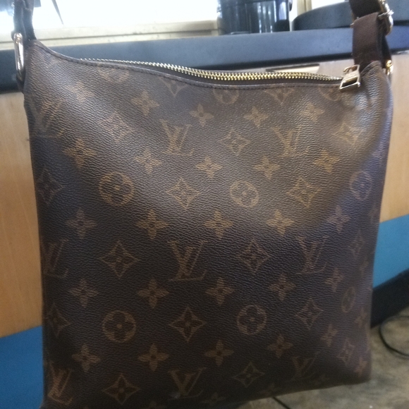 Louis Vuitton Brown Monogram Men's Bag - Picture 1 of 4